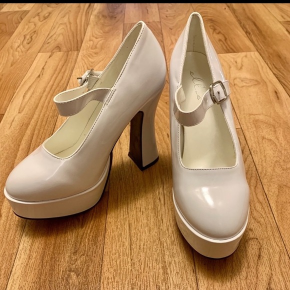 White Platform Mary Jane Retro Pumps -Size 9 - Picture 3 of 7